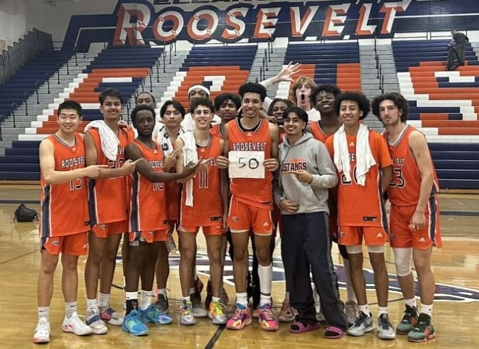 Darnez Slater and the Mustangs after his school-record 52-point performance.